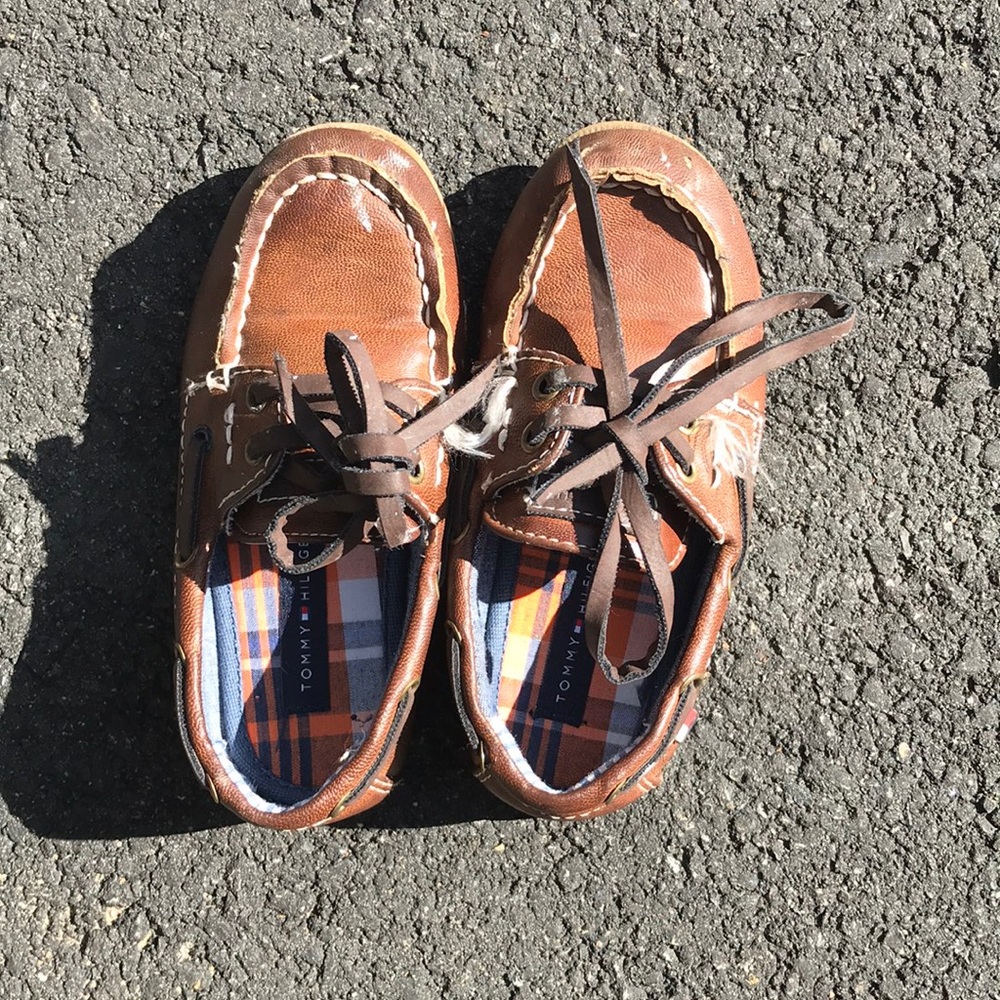 Boys Tommy Hilfiger size 9